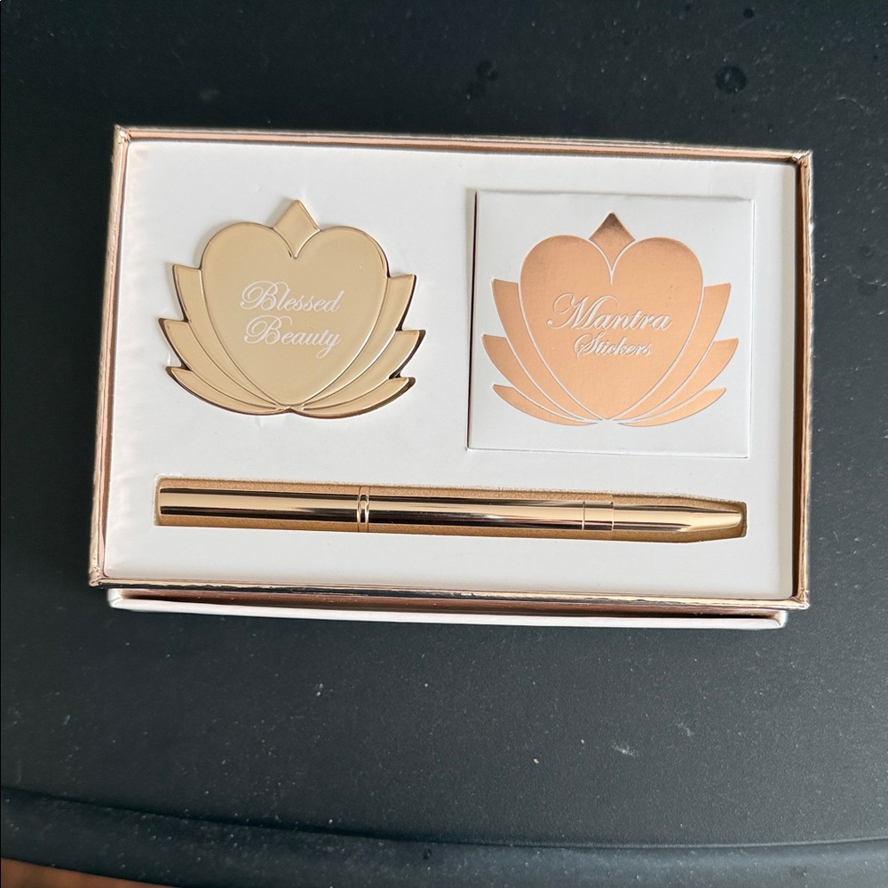 Blessed Beauty Natural Eyeshadow Set - four colors - Picture 3 of 3